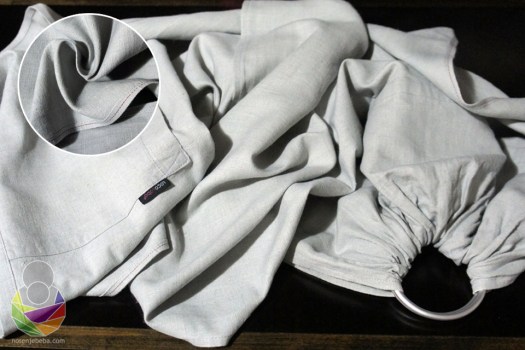 LocoLobo laneni sling s plutajućim nabranim ramenom: od običnom nabranog razlikuje se u tome što su šavovi dvostruko udaljeniji od prstena. 