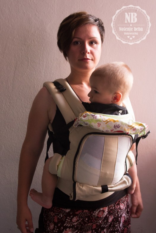 L&C AIR sa zarolanim prvim slojem panela u kojemu se nalazi džep s patentom u kojeg praktično stane i kapuljača. 