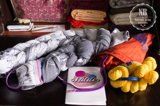 Uvijek je uzbudljivo biti dijelom kaotičnog procesa stvaranja nečeg novog. Testere sam isplela i uvila jer je potrebno još razrađivanja materijala. To se u slengu nošenja zove "lomljenje".