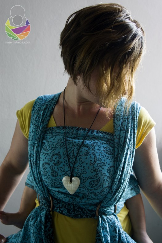 Tkana marama Efes Paisley Sky u vezu CCC (Charlie's Cross Carry) s prstenima za nošenje M veličine.