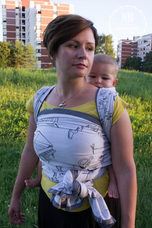 Tkana pamučna marama New Music već se s drugim nošenjem osjetno razradila. 