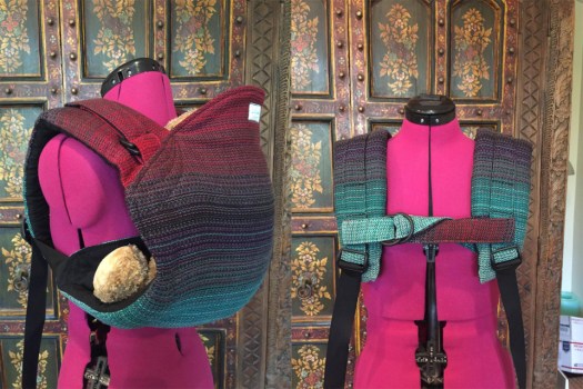 Sigurnije bi bilo kad bi naramenica bila neodvojiva od panela i kad bi se remenčić naramenice prilagođavao samo kroz zatezač, kao kod ovog onbua koje šiju 2Lambie Creations iz SAD-a. 