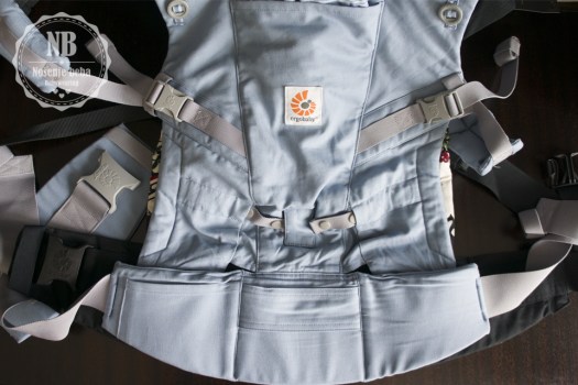 ERGObaby ADAPT i Original imaju jednako širok panel no ADAPT može biti znatno viši ako se podigne jastučić.