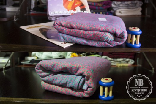 "Cvjetanje" tkane marame Natibaby Safi Sunset prije pranja i peglanja (gore) i poslije (dolje). 