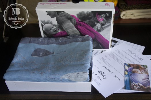 Vatanai tkana marama dolazi u čvrstoj maloj bijeloj kutiji, s uputama za 4 veza, računom i trogodišnjom garancijom te čestitkom. 