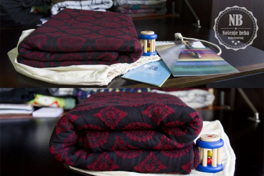 Soul Slings Imperial fotografije "cvjetanja" marame (eng. kalk. "bloom shot"). Gore: prije pranja i peglanja. Dolje: nakon pranja i peglanja. Vidljivo je koliko je marama dobila na volumenu opuštanjem i izduljivanjem vlakana. 