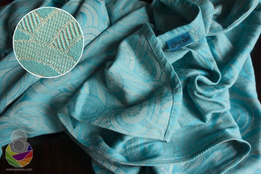 Una Grey je marama tkana od 100%-tnog češljanog egipatskog pamuka. 