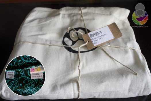 Neko tkane marame dolaze u platnenoj vrećici sa printanim logotipom na kojem je prepoznatljivi otisak šape, pretpostavljam mačje. 