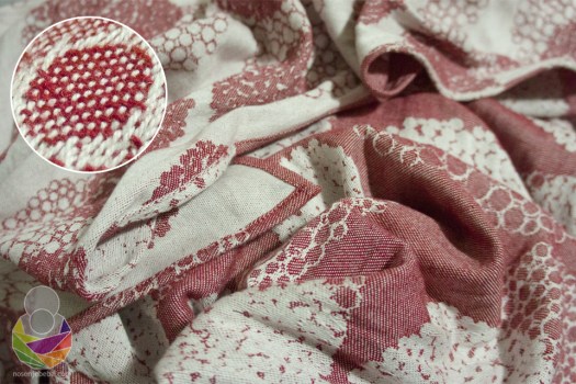 Strojno tkana pamučna marama Soul Slings Corallium teška je srednjih ~ 280 g/m2 i široka izdašnih 74 cm što je odlično za početnike. 