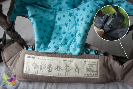 Nosiljka je namještena za nošenje novorođenčeta: mekani panel je sužen s gumbićima i omogućava maloj guzi da upadne duboko i kukovlje zauzme optimalni položaj"žabice" s koljenima više u odnosu na guzu. Ukoliko ste zbog roditeljskoj umora smeteni i zaboravite kako se nosiljka kopča možete zaviriti u upute koje su ušivene u pojas nosiljke!