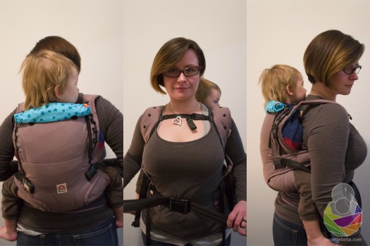 U Ruckeliju se na leđima nosi nisko no zahvaljujući ravnom pojasu i visokoj prilagodljivosti uspjela sam nosiljku dići više nego kako je opisano u uputama. 