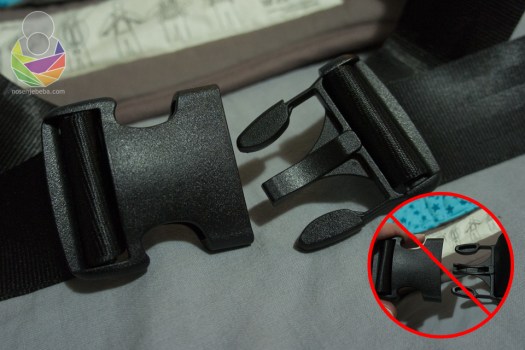 Čini Vam se da Ruckeli ima puno remenčića koji bi se mogli zapetljati? Bez brige, i na to su mislili! Neobične kopče ne mogu se zakopčati ako ste preokrenuli remenčiće u montiranju. 